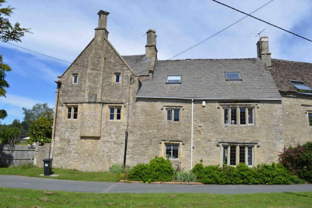 The Old Manor Coach House Apartment Cirencester Exterior foto