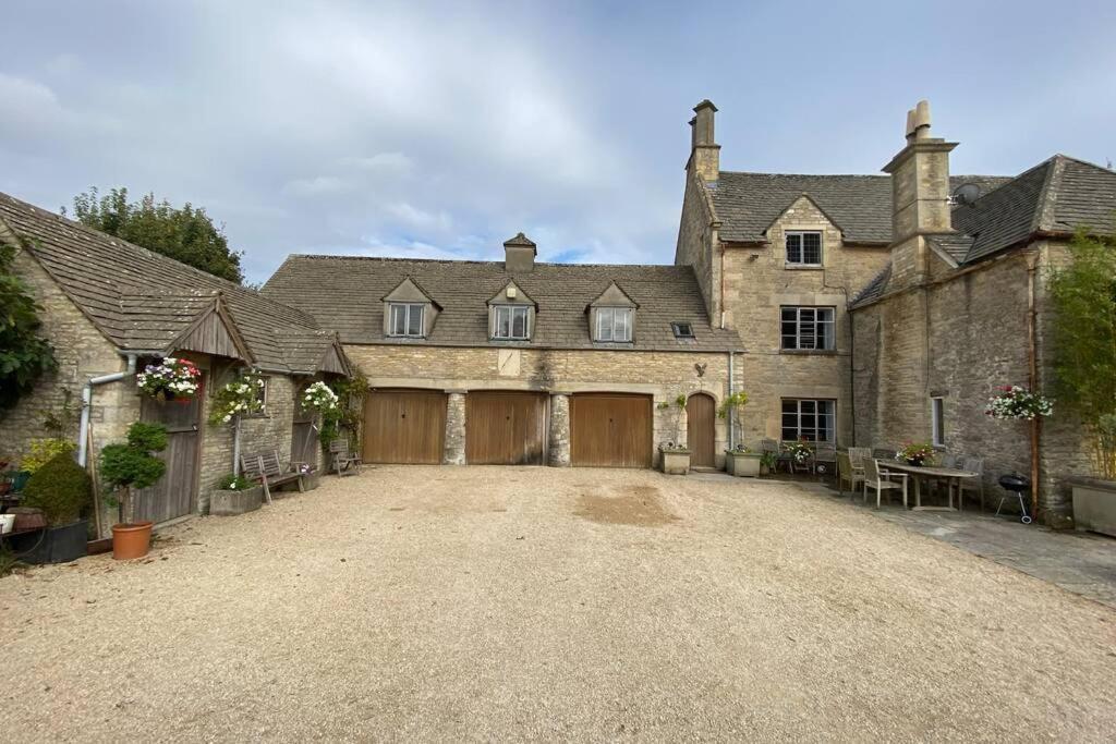 The Old Manor Coach House Apartment Cirencester Exterior foto