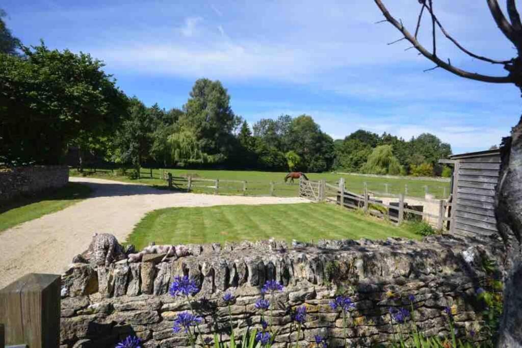The Old Manor Coach House Apartment Cirencester Exterior foto