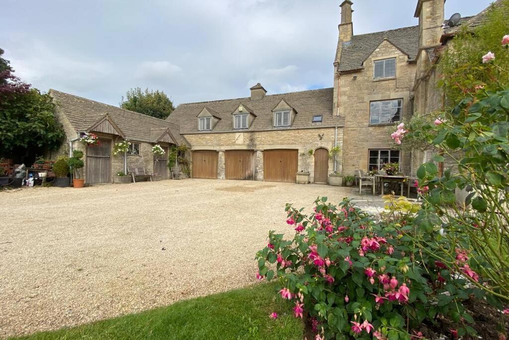 The Old Manor Coach House Apartment Cirencester Exterior foto