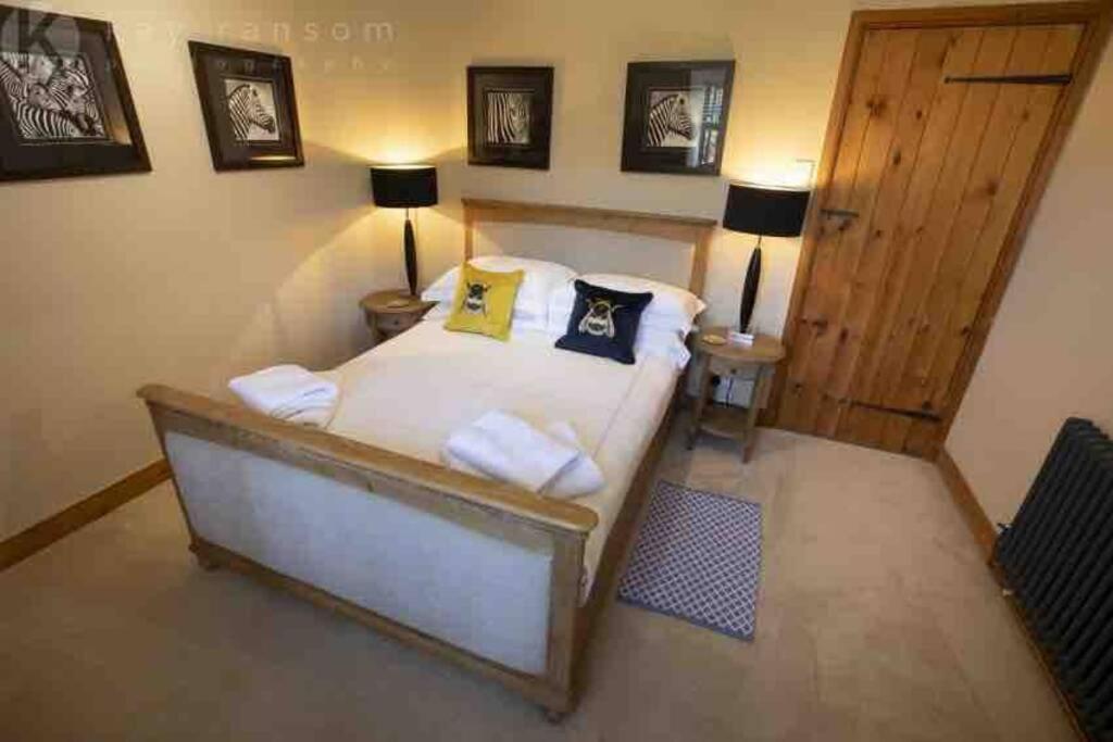 The Old Manor Coach House Apartment Cirencester Exterior foto